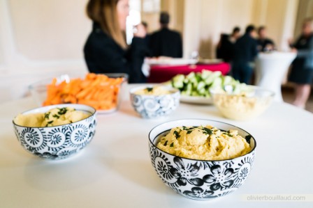 Houmous et bâtonnets de crudités